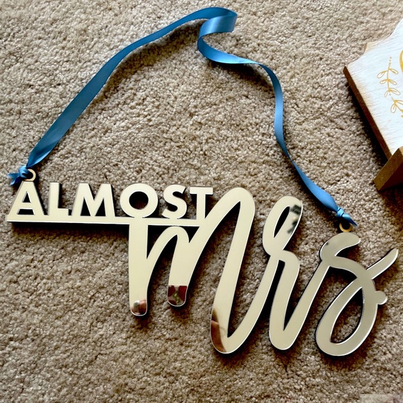Almost Mrs sign - Picture 1 of 2